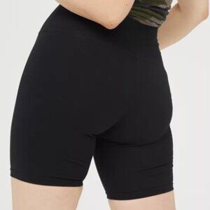 NWOT OFFLINE By Aerie OG 7" Bike Short